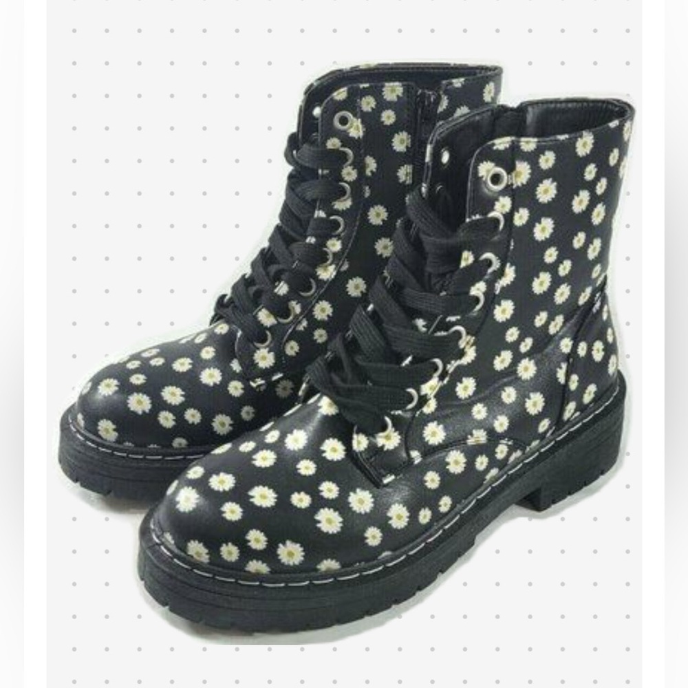 Sugar Kaedy Women’s Daisy Combat Boots 7M